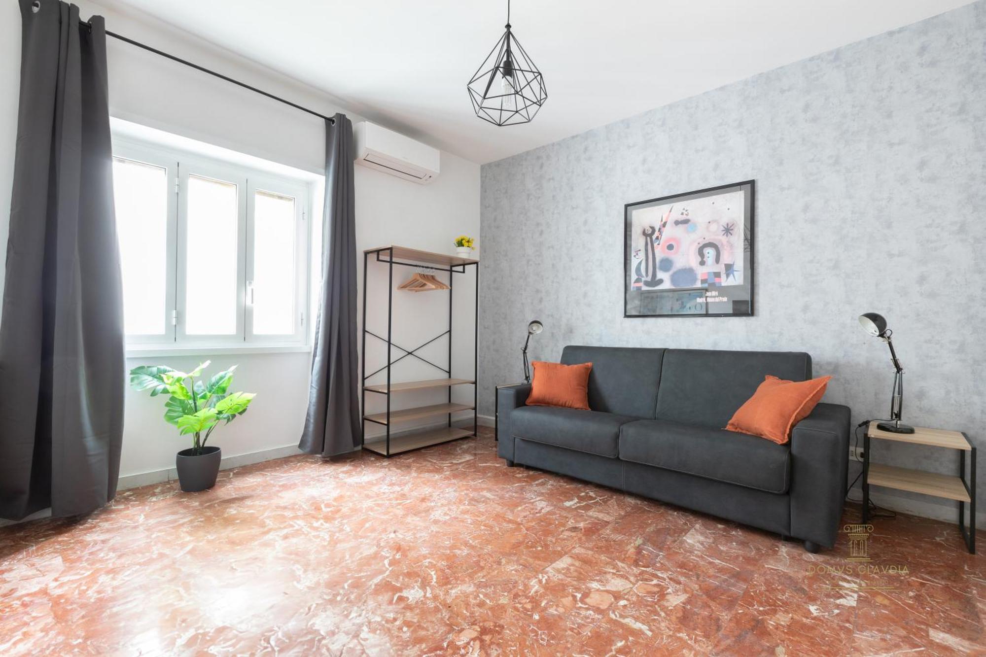 Apartment Domvs Clavdia - Metro Station, 8 Min To Center, Roma, 6pax, A-c Rome