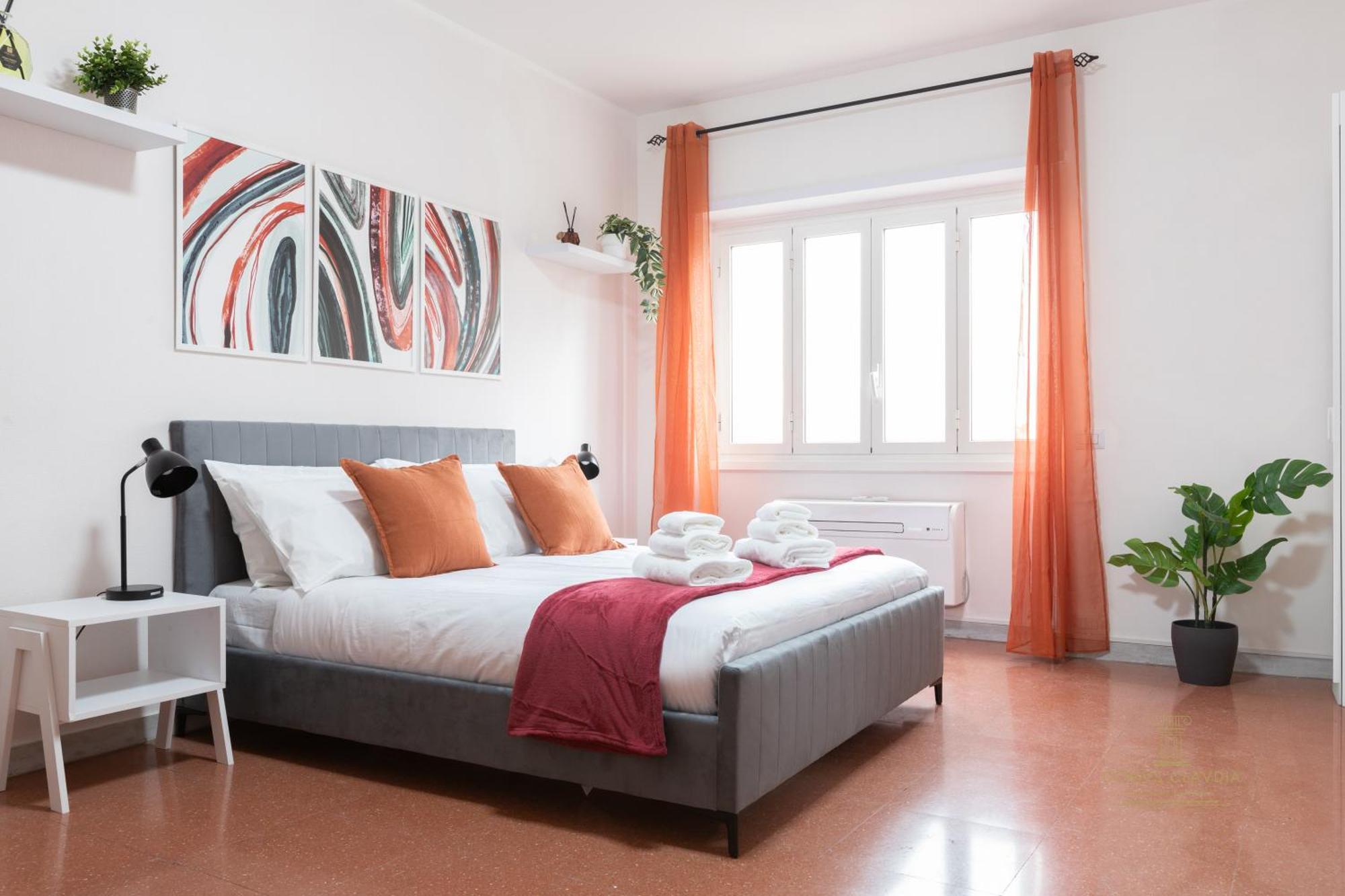 Apartment Domvs Clavdia - Metro Station, 8 Min To Center, Roma, 6pax, A-c *